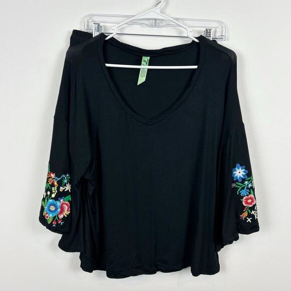 Honeydew Intimates Women's Black Bell Sleeve Embroidered Pajama Set Size Medium - Picture 1 of 7